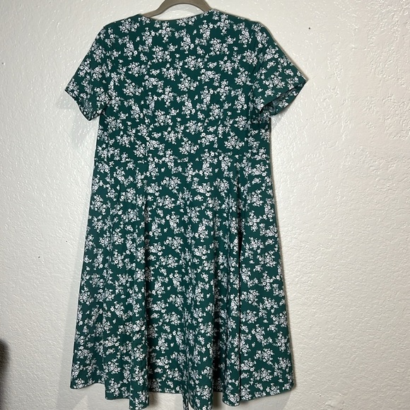 Floral Green WrapDress Size L - Picture 4 of 7